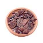 Sustrato para orquídeas phalaenopsis en plato de barro.