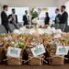 Regalos suculentas vinde empresarial Plantas suculentas envueltas en yute para eventos sociales