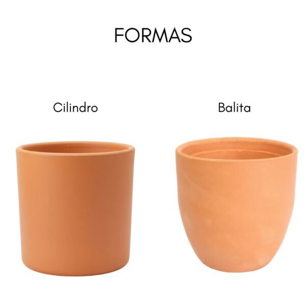 Balita y cilindro barro Hierbas aromáticas en cilindro de barro