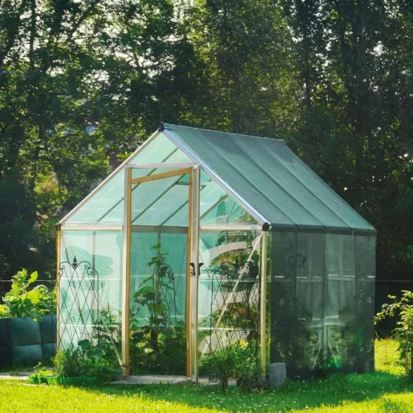 Tela mallasombra Mallasombra Fiero, 4 tamaños distintos. Reducción del 80% de la luz solar directa y protege eficazmente contra los rayos ultravioleta. Permite el paso del aire y del agua, manteniendo un ambiente más fresco y evitando acumulaciones indeseadas. Orilla doble costura, ojillos perimetrales colocados cada 50 cm para fácil instalación